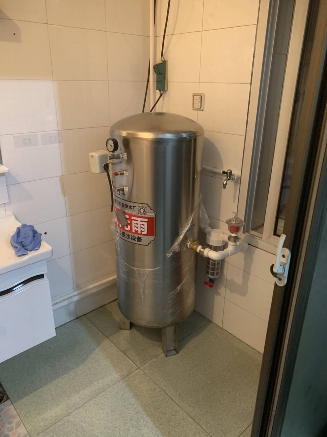 水流小如筷子，用水高峰期沒水用怎么辦？無塔供水哪個好？